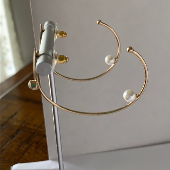 3/$10 NEW earrings gold pearl - Picture 3 of 5